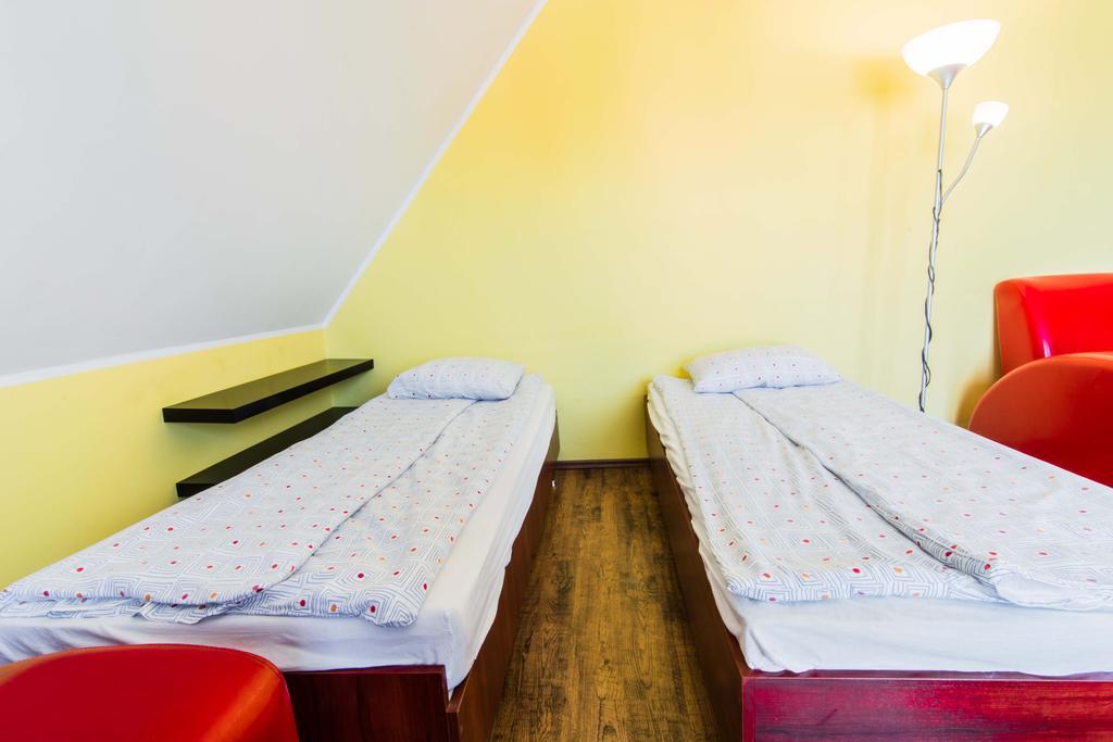 Red Apartment Wroclaw Room photo