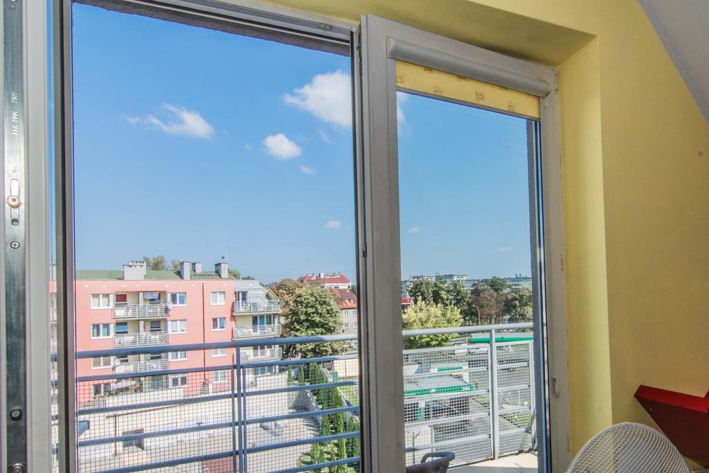 Red Apartment Wroclaw Room photo