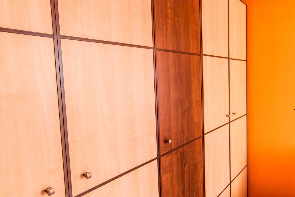 Red Apartment Wroclaw Room photo