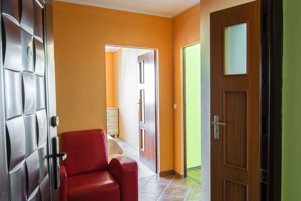Red Apartment Wroclaw Room photo