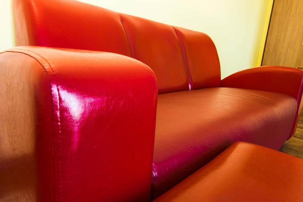 Red Apartment Wroclaw Room photo