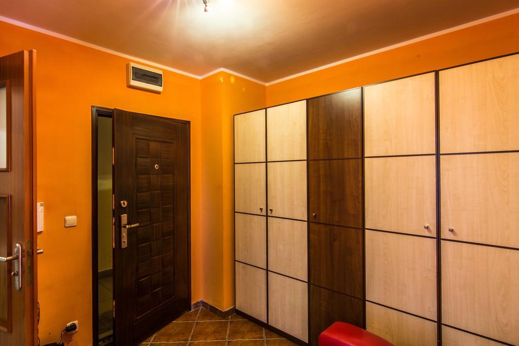 Red Apartment Wroclaw Room photo