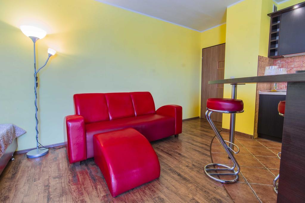 Red Apartment Wroclaw Room photo